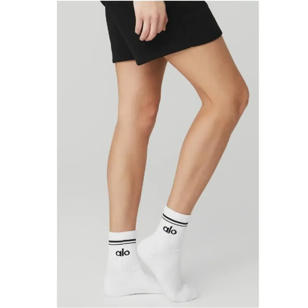 Alo Yoga 2-Pair White Black Half-Crew Throwback Socks Size M W 8-11.5 / M 6.5-10